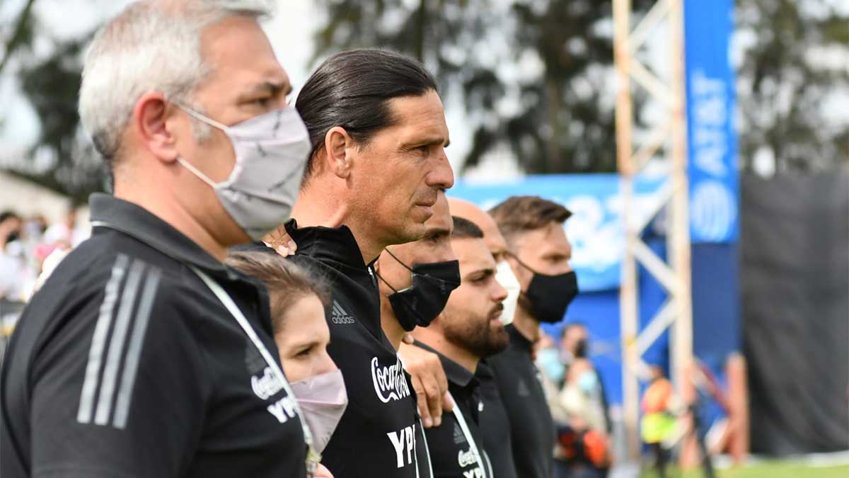 “El árbitro parecía un jugador más de México”, DT de Argentina critica a Diego Montaño